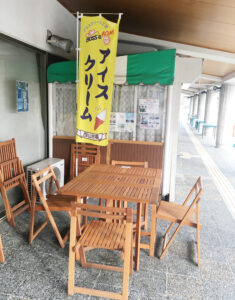 山田錦の館のエントランスで販売されいる西山牧場アイスクリームの売店