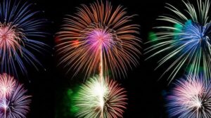 色とりどりの打ち上げ花火の画像