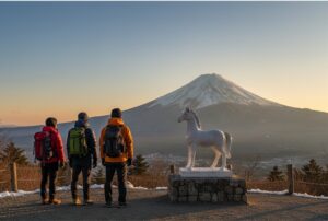 陣馬山：富士山パノラマと隠れ里の秘湯