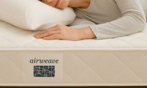 エアウィーブマトレスに横になっている女性