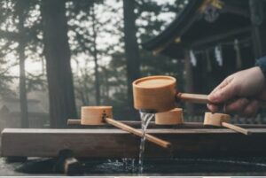 初詣の境内に入る前のお浄めに水