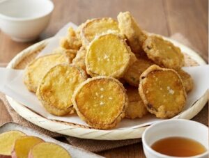 テープルに載った栗かぐやにさつまいも画像