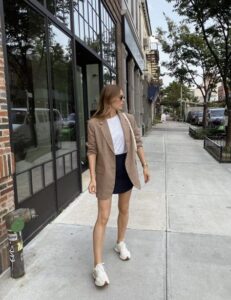 黒のスカートニューバランスのコーデ