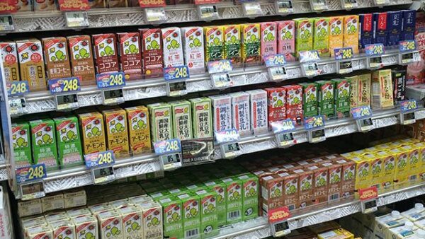 豆乳が売場に並んでいる画像