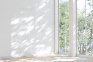 UVが差し込む部屋の画像