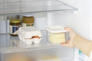 バターを冷蔵庫の奥に保存する