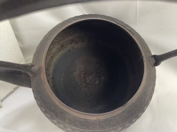 羽釜鉄瓶の使用前の内部画像